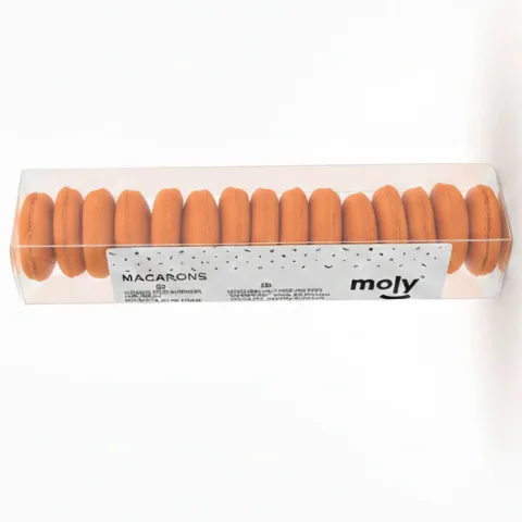 Macarons para perros en primer plano con fondo neutro