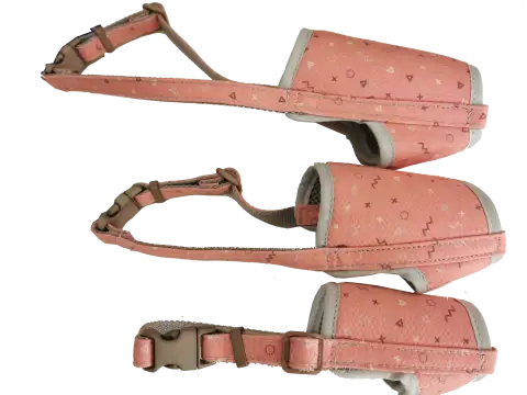 Détail de la muserolle Deluxe Moly Salmon T-L avec sangles ajustables