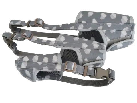 Détail de la muserolle Deluxe Nubes douce et ajustable pour chiens petits avec sangles réglables