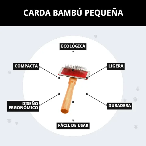 Carda de bambú pequeña junto a otros accesorios de peluquería para perros