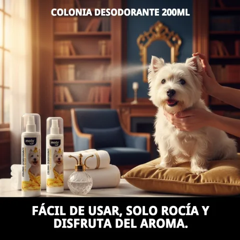 Spray de colonia desodorante Moly para perros en uso