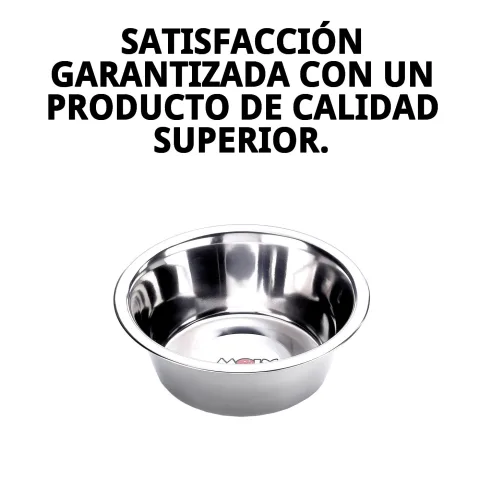Comedero acero inoxidable sobre superficie estable para mascotas