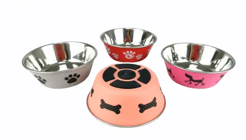 Comedero Moly para gatos detalle base antideslizante y diseño decorativo