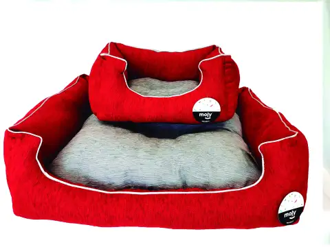 Detalle del tejido suave de chenilla y ribete gris de la cuna para perros