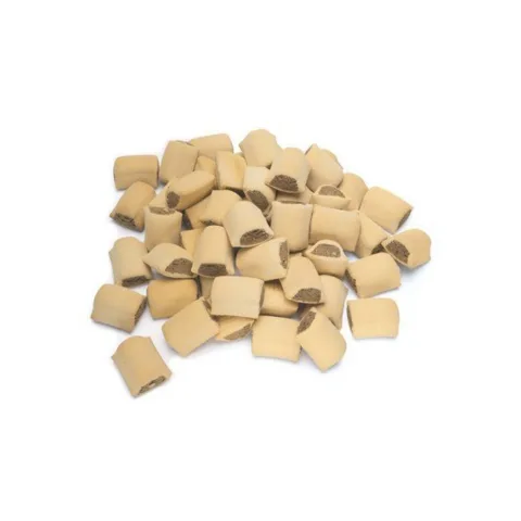 Detalle de galleta crujiente rellena de médula para perros