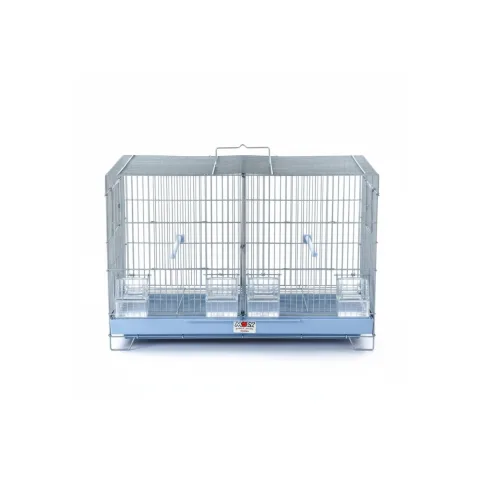 Détail des perchoirs dans la cage d elevage pour oiseaux