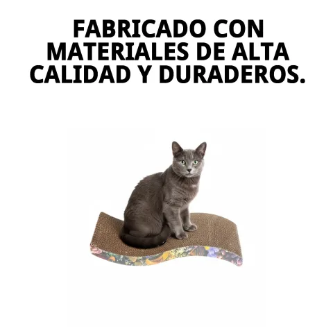 Gato utilizando el rascador ondulado para afilar uñas
