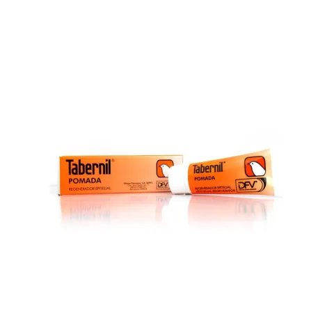 Pomade TABERNIL appliquée sur la peau d'un chien avec blessures légères