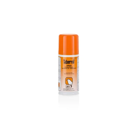 Application du spray sur une plaie d'animal